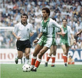 nordinenabili's tweet photo. L'Allemagne a déjà perdu son 1er match #CDM82 (All-Alg 1-2). C'est écrit sur tous les murs de Bab el oued. #ALLMEX https://t.co/7zanmsarlX