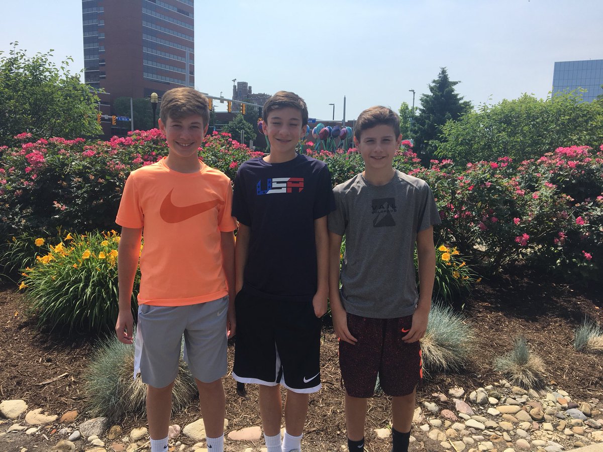 ChagrinClub's tweet photo. Thank You to this small crew serving on Father’s Day! #RealizeU #cfevs #cookserveclean #chagrinfallsbreakfastclub @CAABoysLacrosse @ClevelandRMH https://t.co/x07z47GSje