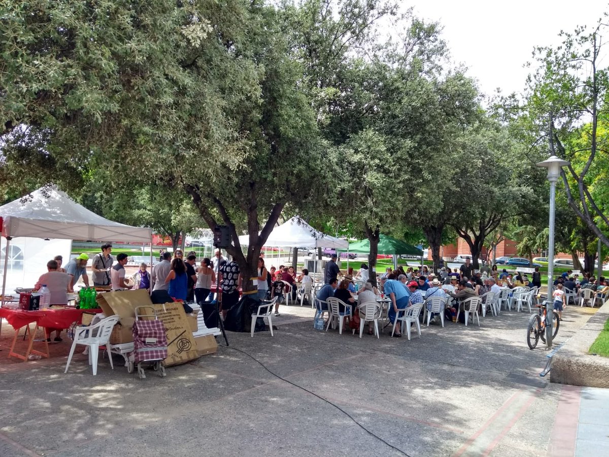 GenerBarjola's tweet photo. Arriem persianes, desprès d’una gran jornada per celebrar la creació del Comú de Vilanova i la Geltrú. Una gran diada amb més d’un centenar de persones treballant i gaudint. Moltes gràcies a totes i tots :) https://t.co/JlH0mzT59v
