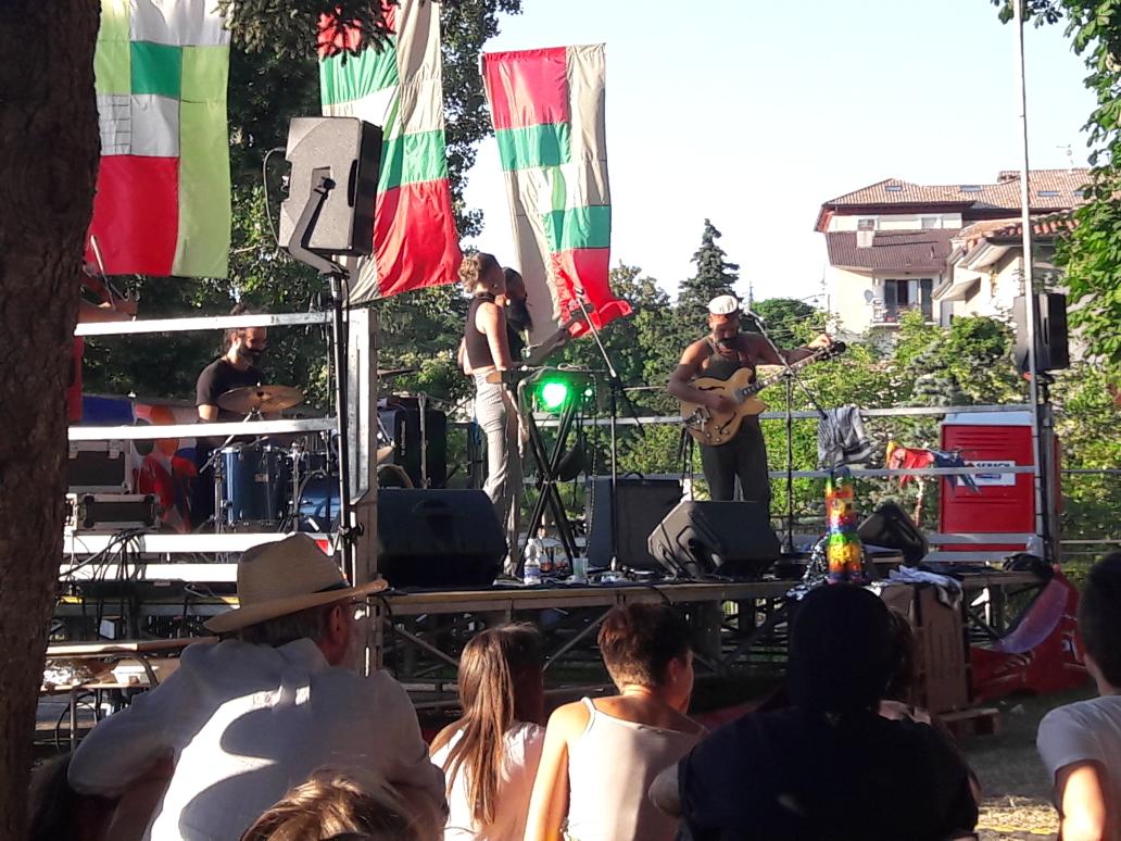 sotomajjor's tweet photo. #pennabilli #artistiinpiazza https://t.co/OtZzwjWlRV