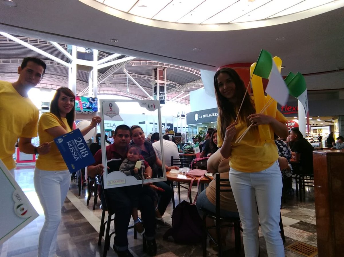 PaniniSportMx's tweet photo. ¡Estamos en Plaza Tepeyac celebrando el triunfo de 🇲🇽 y comenzando con el #IntercambioPanini! https://t.co/gz4wvr95Ph