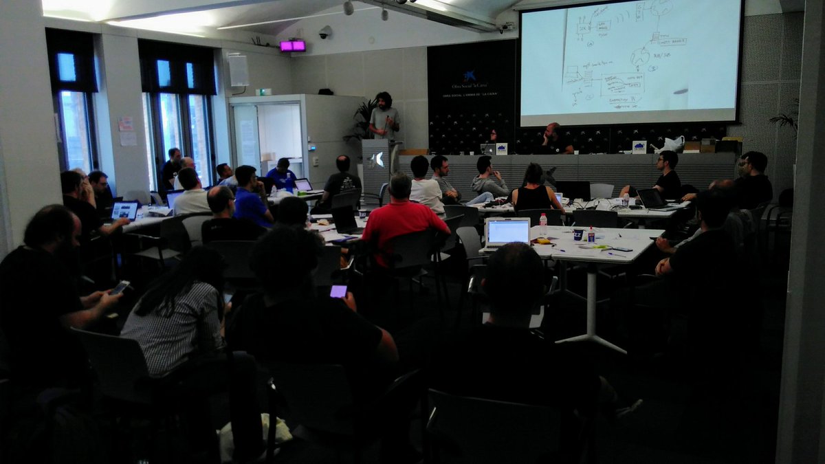 wtebbens's tweet image. Guillem presenta el projecte "És l'hora de l'aire" per monitoritzar la qualitat de l'aire i enviar les dades a la xarxa ubiqua de #LoRa, a NodeRed i a #SmartCitizen i @sentilo_io treballat a la #hackaton_ttncat