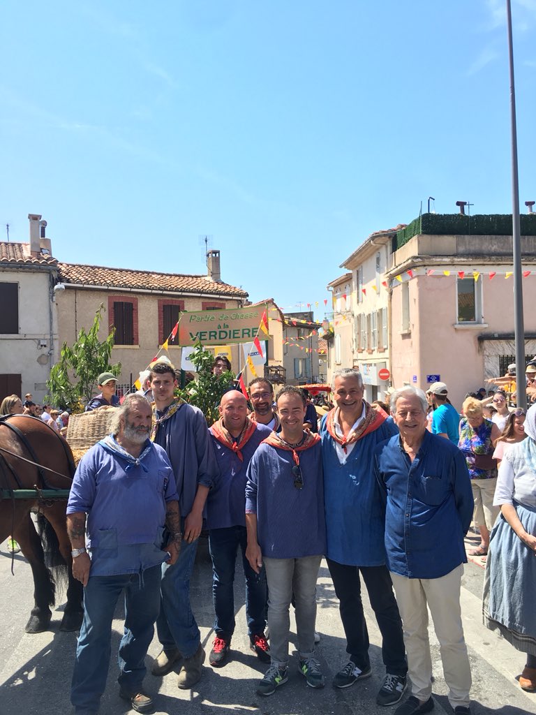 C_Masse13's tweet photo. Une magnifique cavalcade ce matin à la #StEloi de #ChateauGombert Près de 120 chevaux et des chars attelés, superbe. Bravo à l’équipe du #Président #Grimaud ! https://t.co/nrZUATVOAY