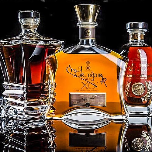 Happy Fathers day ❤🎁🍷

 Thanks &amp; #Repost to @CognacAEDOR

#vintage #cognac #aedor #oldbutgold #grandchampagne #finechampagne #gastronomy #spirits #collector #terroir #handcraft #cognaclover #cognaclife #happyfathersday #mulongowineandspice
#wineandspicemakeseverythingnice