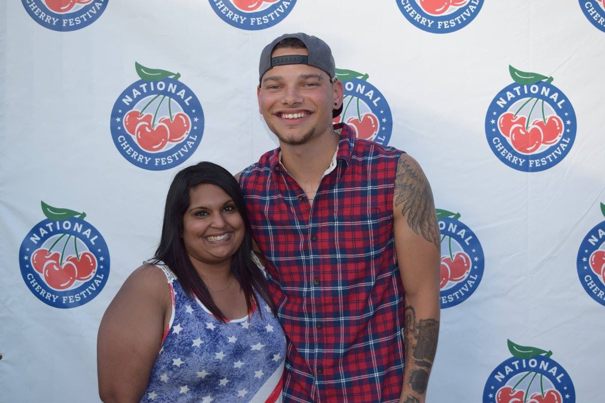 MICountry101's tweet photo. @kanebrown I am afire hard fan pretty please can I have 2 m&amp;gs for tonight’s show #Michigan https://t.co/MlR5zFCdaM