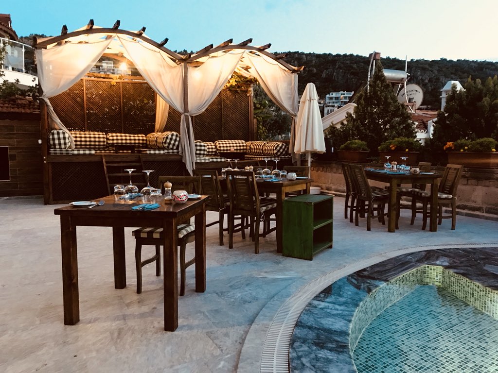 thewy003's tweet photo. The Castle restaurant in #kalkan #kisla is one of the most perfect places to eat and drink. #stunning #friendly if you’re in Kalkan you MUST book and go. Staff are amazing and setting is fabulous https://t.co/QhpRCXRLQY