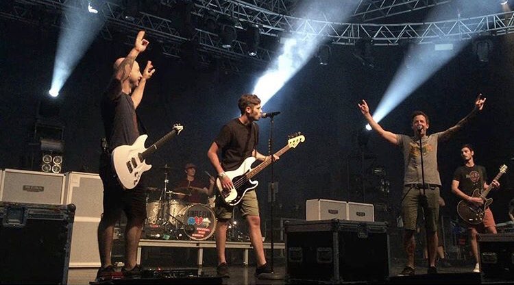 RoomOnThe3rdFloor tweet media