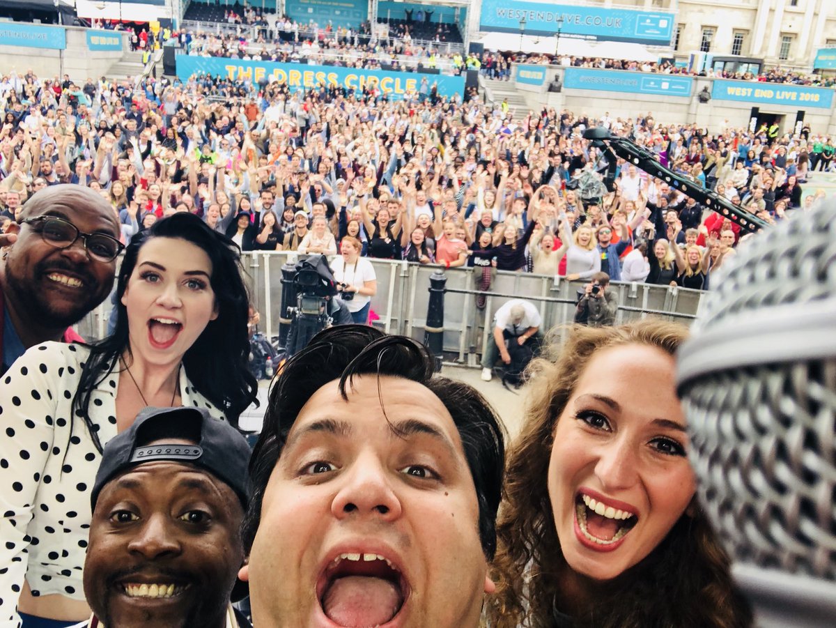 Mrmatthenry's tweet photo. What a fab way to end this years @WestEndLIVE 2018 with a crowd selfie and this all star line up @theamzi @DanielleHope26 @astonishingtrev @emkingston. Until next year. ❤️ https://t.co/CwTLMuDZsJ