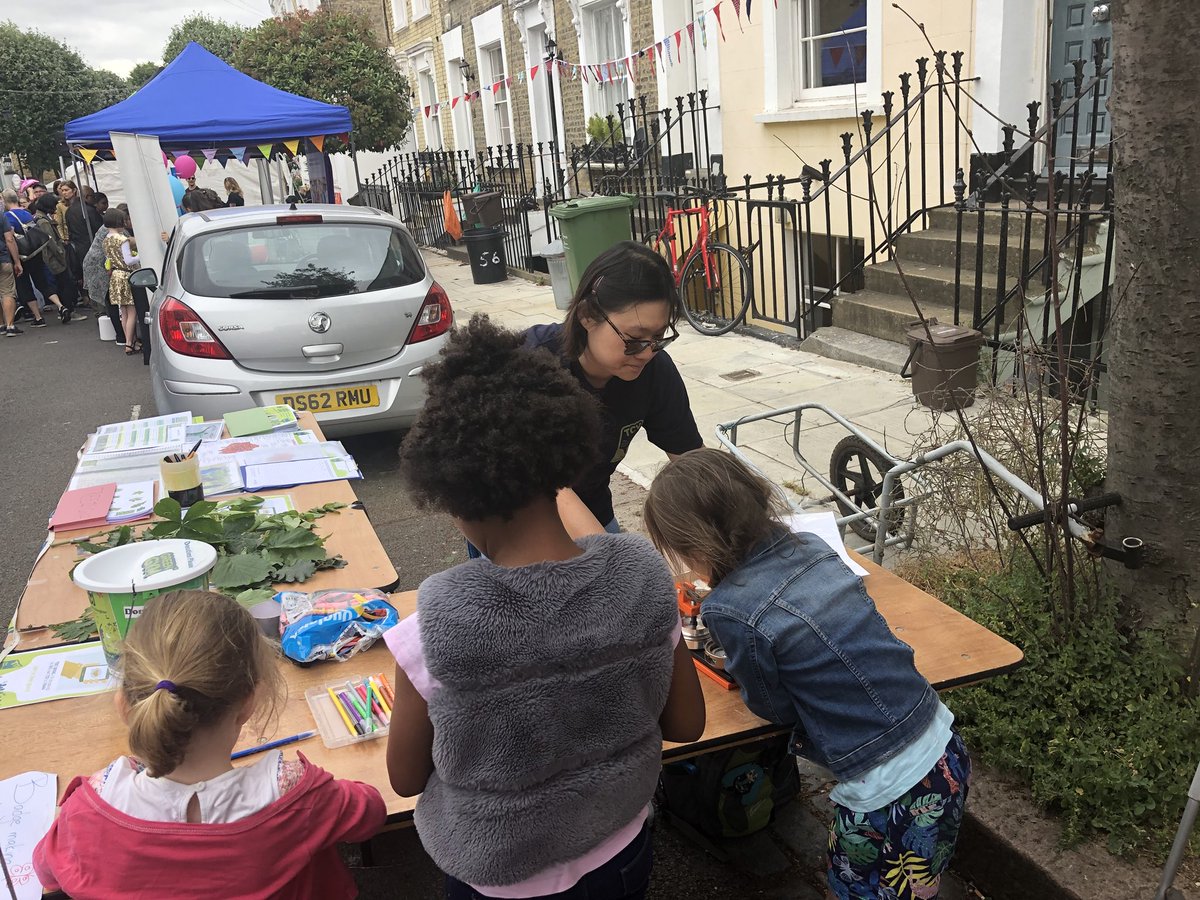 GreenGymCamden's tweet photo. Fantastic atmosphere at today’s #almastreetfair #kentishtown making badges and identifying leaves! https://t.co/H0JhJW2SFm