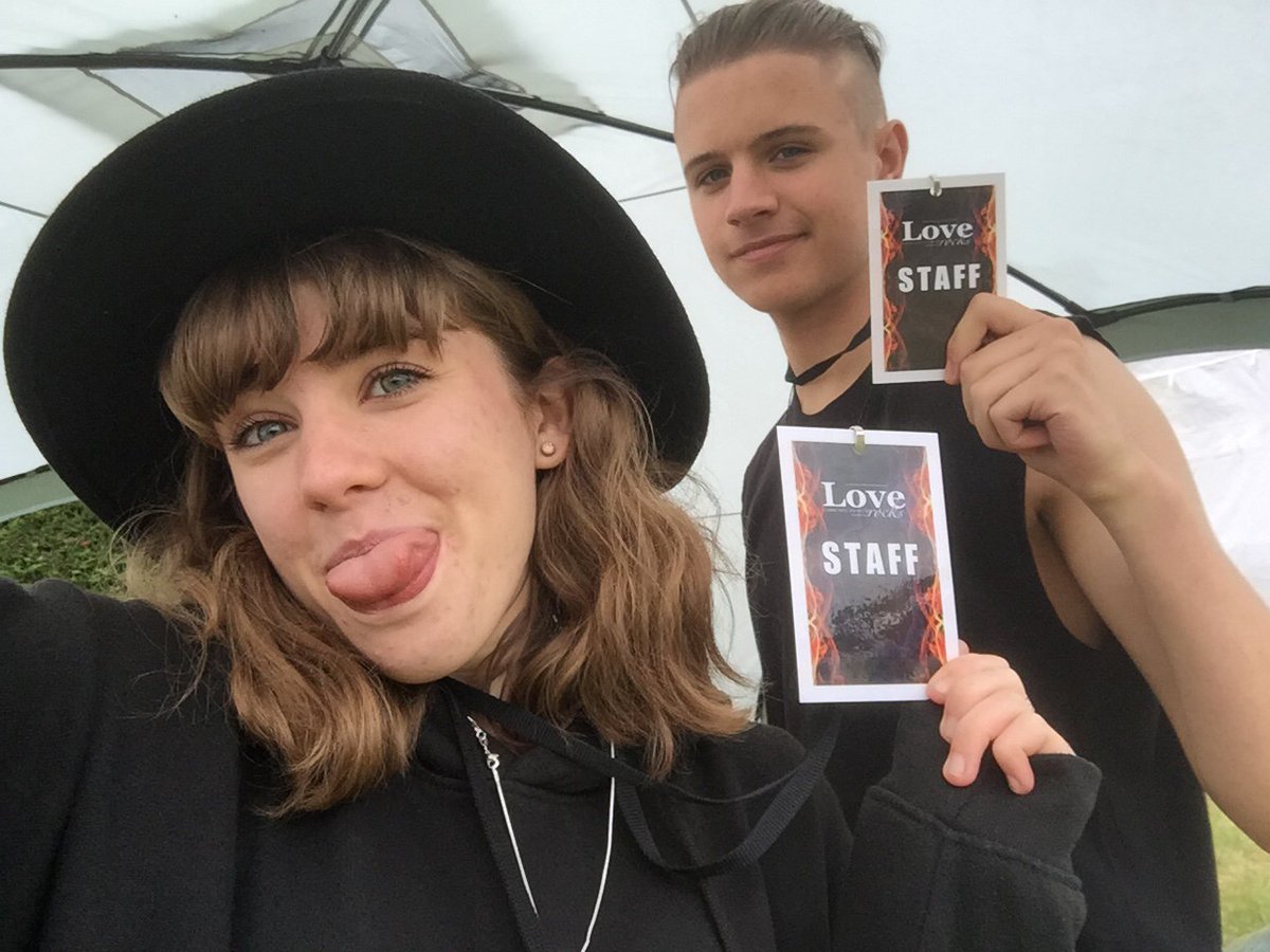 LinkLiveLtd's tweet photo. So proud of my Link Live helpers. Don’t they look good? #onecommunityonepassion #linklive #loveitlive @loverocks2018 https://t.co/ZYlInM4fKT