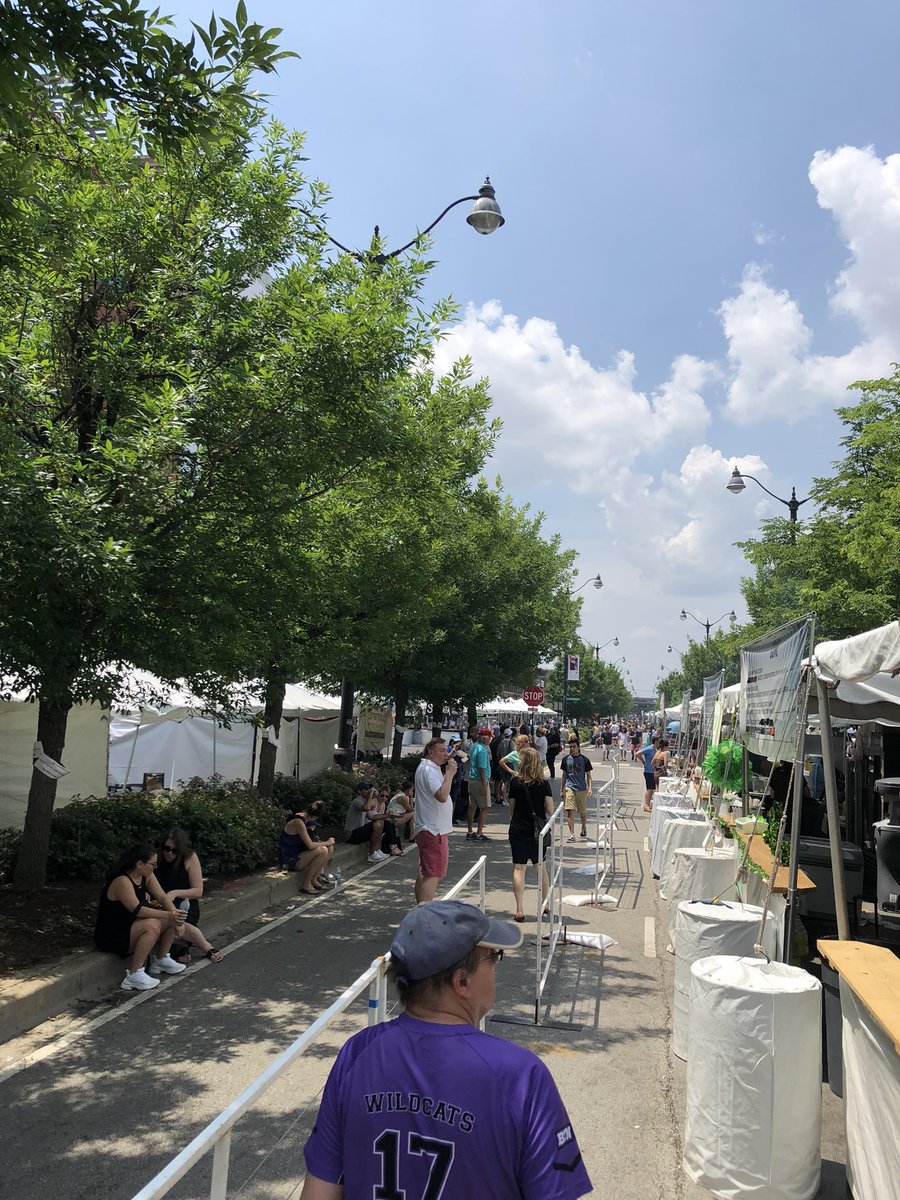 pasadenaupinya's tweet image. When in Chicago for @SHRM one must swing by @tasterandolph to get some of that Chitown flavor #sweaty #TasteRandolph #Movember #shrm18