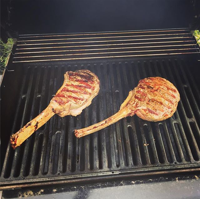 ECarpentry's tweet image. Think I need a bigger bbq #weber #tomahawk #steak #imthedaddy