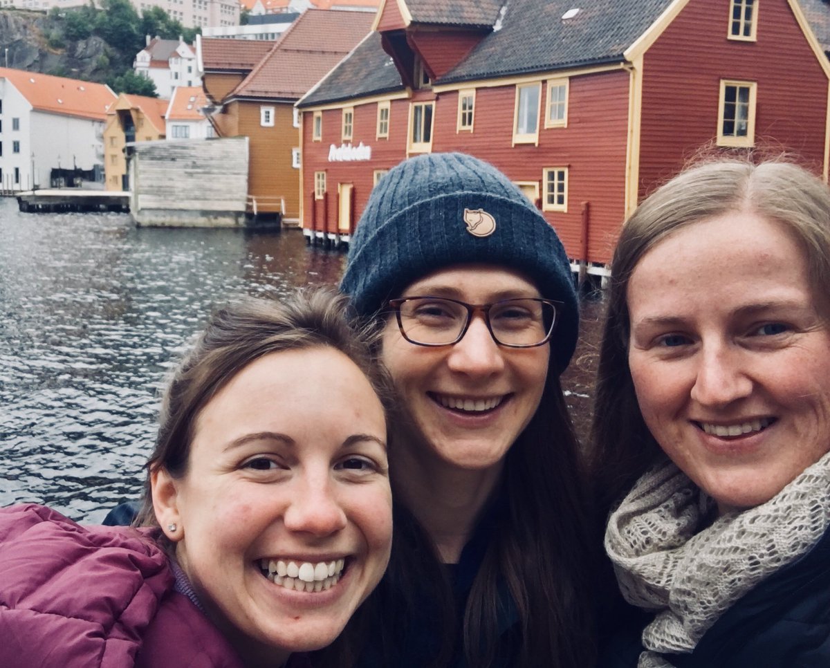 UWyoPiEE's tweet photo. 🇳🇴 Special delivery! 🇳🇴  Outgoing @Uwyopie co-president @lisapbarrett and incoming co-president Melanie LaCava deliver Ellen Aiken's PiE award! In Norway!!! 🎁✈️ 

#PiEstront #PiEnot? #PiE4life #PhD #phdlife #friends https://t.co/yklzgwGiPr