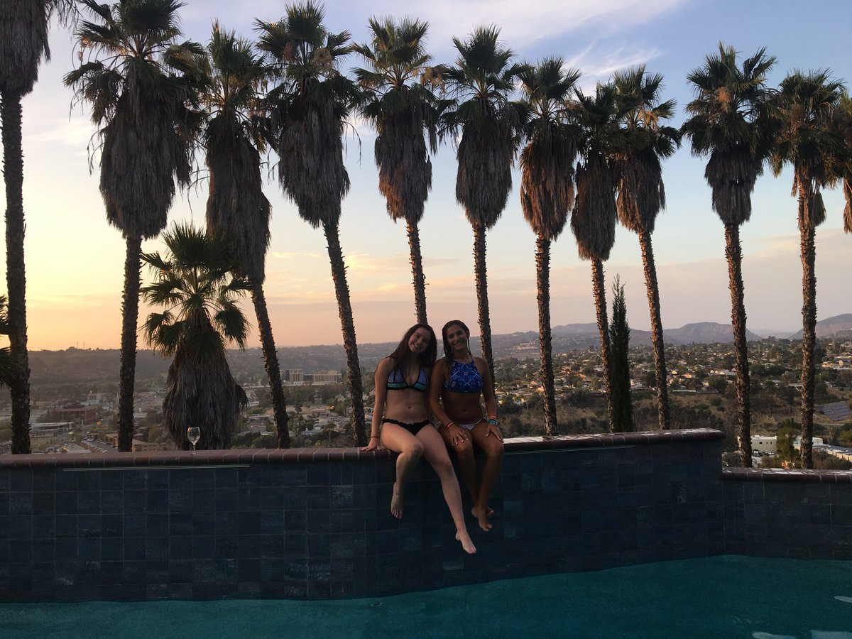 lauren_negrette's tweet photo. Ying and yang aka ren and ryn🎈 #8teen #travelpartnerforlife https://t.co/w2F7CstTJR