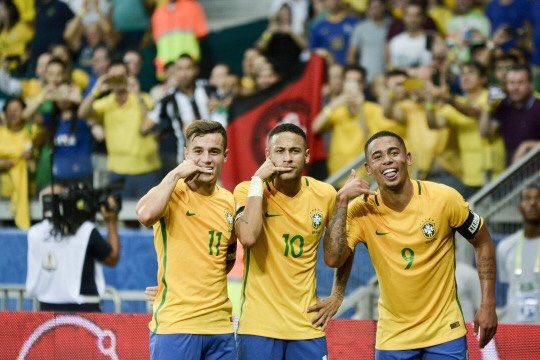 favsdilaurentis's tweet photo. COUTINHO MEU FILHO FEZ GOL, AGORA SÓ FALTA DO NEYMAR E JESUS PRA COMPLETAR OS GOLS DO TRIO DO HEXA #BRAXSUI https://t.co/558tkr5Bha