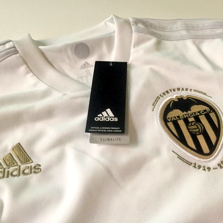 RadioEsport Valencia on Twitter: "Se filtra nuevo la camiseta del Valencia CF del Centenario 18-19 a pesar de que el club aseguraba que no era esa. La están vendiendo en México