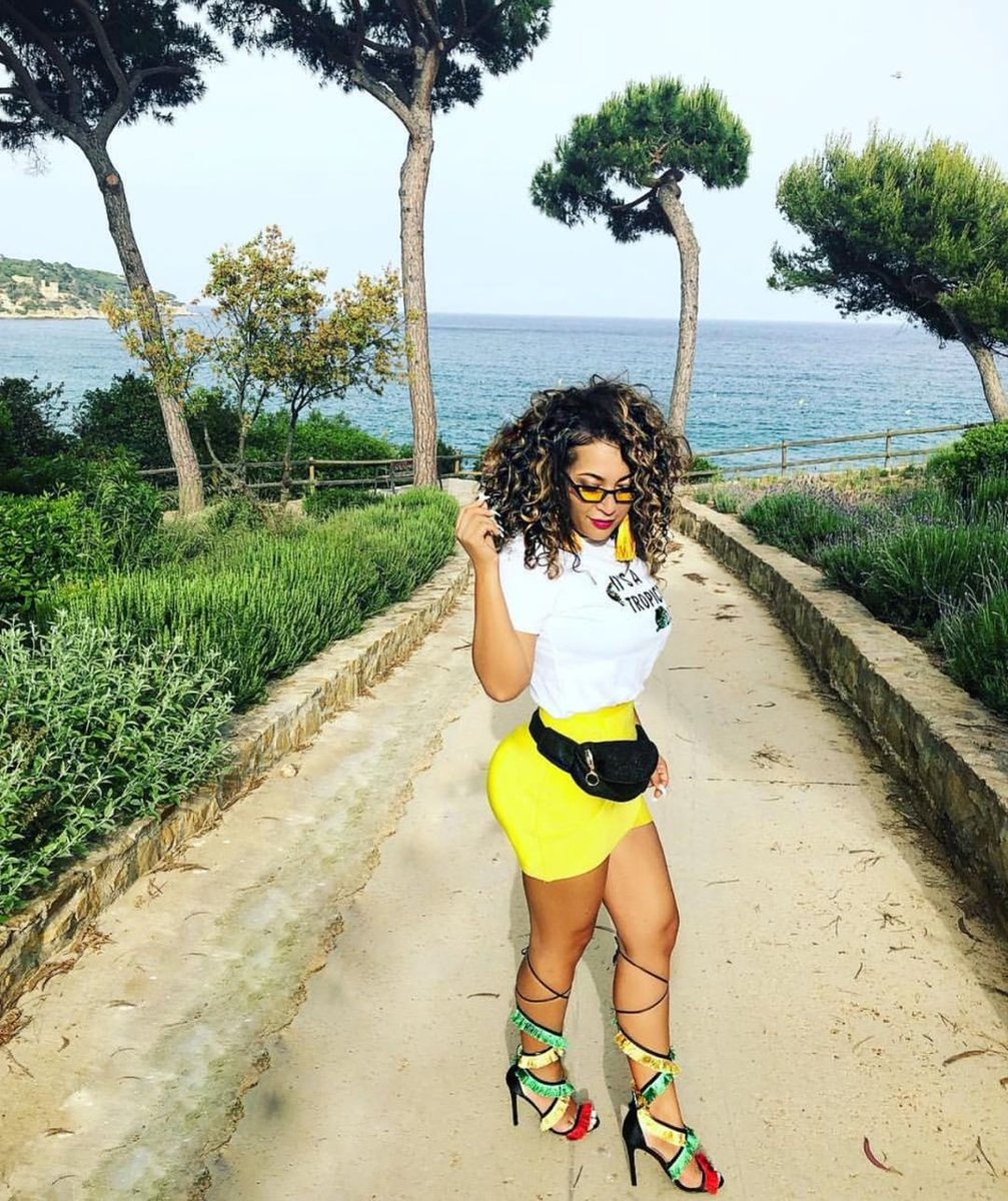 .@meritarex serving tropic vibes in our Yellow Zendaya Bandage Skirt💛🌴What vacation spot would you rock this look at?
A) Hawaii
B) Bahamas
C) Cabo
Shop now at klosetenvy.com