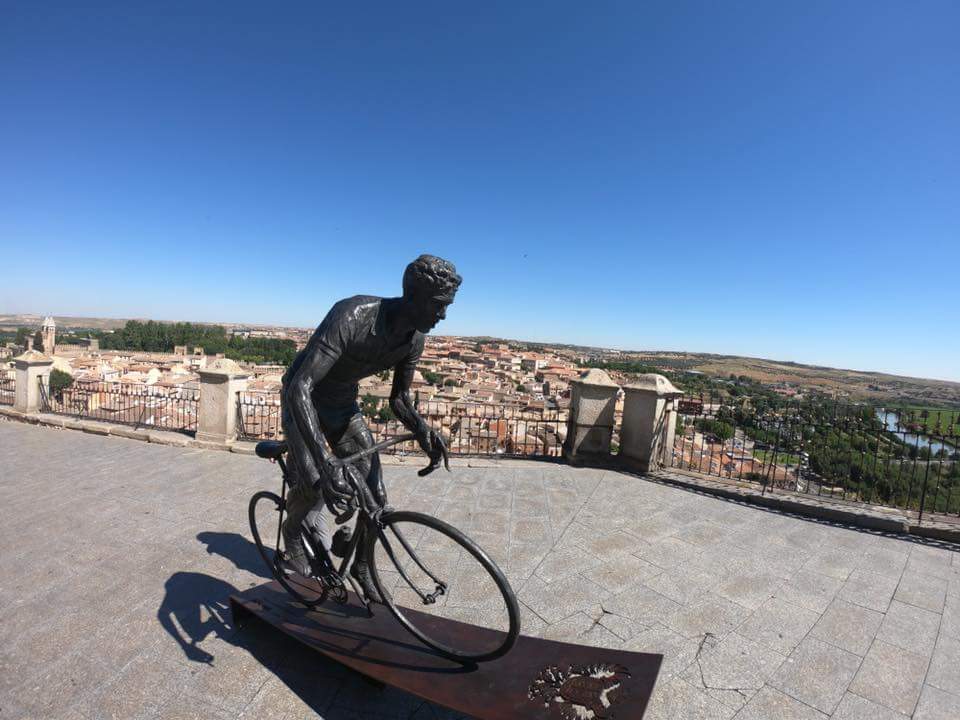 Cuanta historia en Toledo, España. Se remonta desde los años 500DC y más atrás. Conocida como “La ciudad de tres Culturas” donde vivieron Judios, Musulmanes y Cristianos en paz. Una preciosa oportunidad de estar allí con Gusti y Ale. #Toledo #España