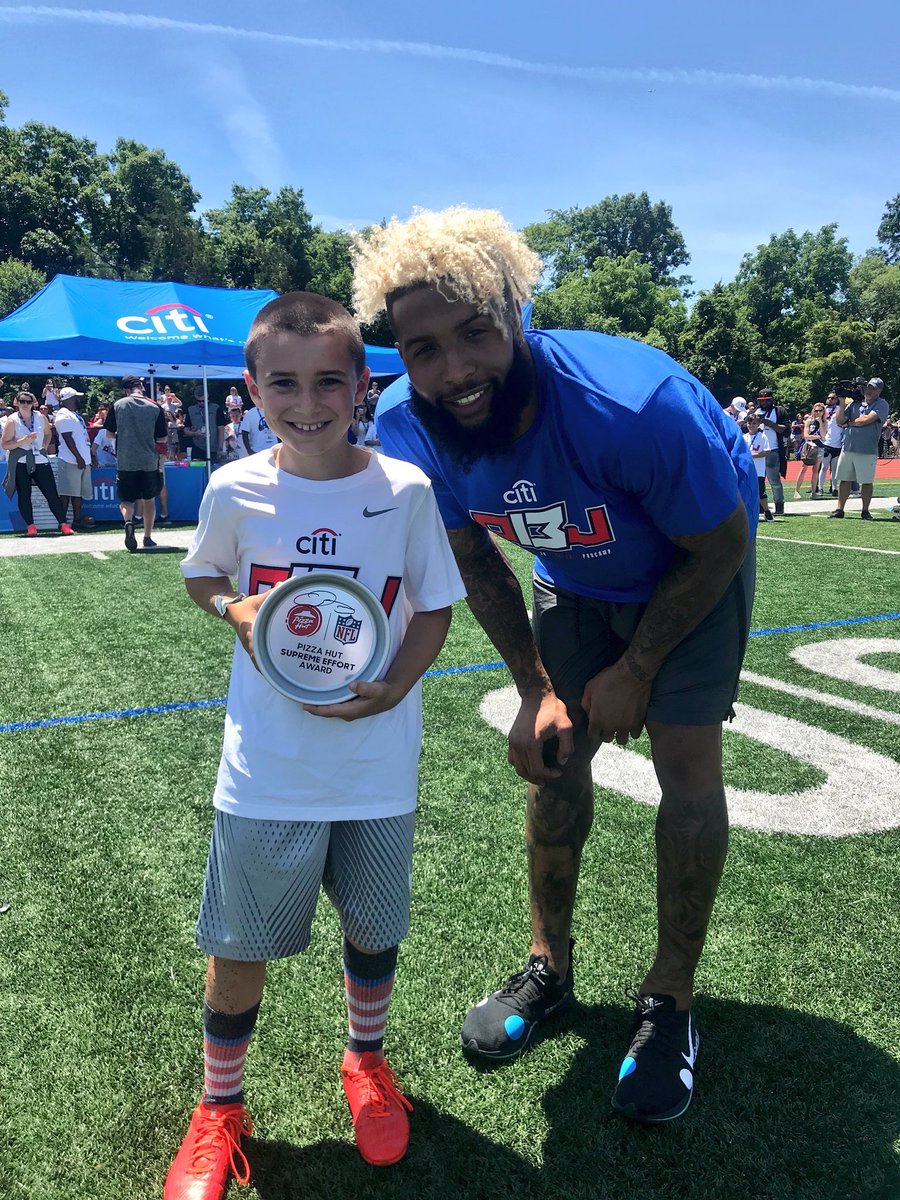 Thank you to <a href="/pizzahut/">Pizza Hut</a> for supporting my annual youth <a href="/ProCamps/">ProCamps</a>. Congratulations to the Pizza Hut Supreme Effort award winner #PizzaHutHut