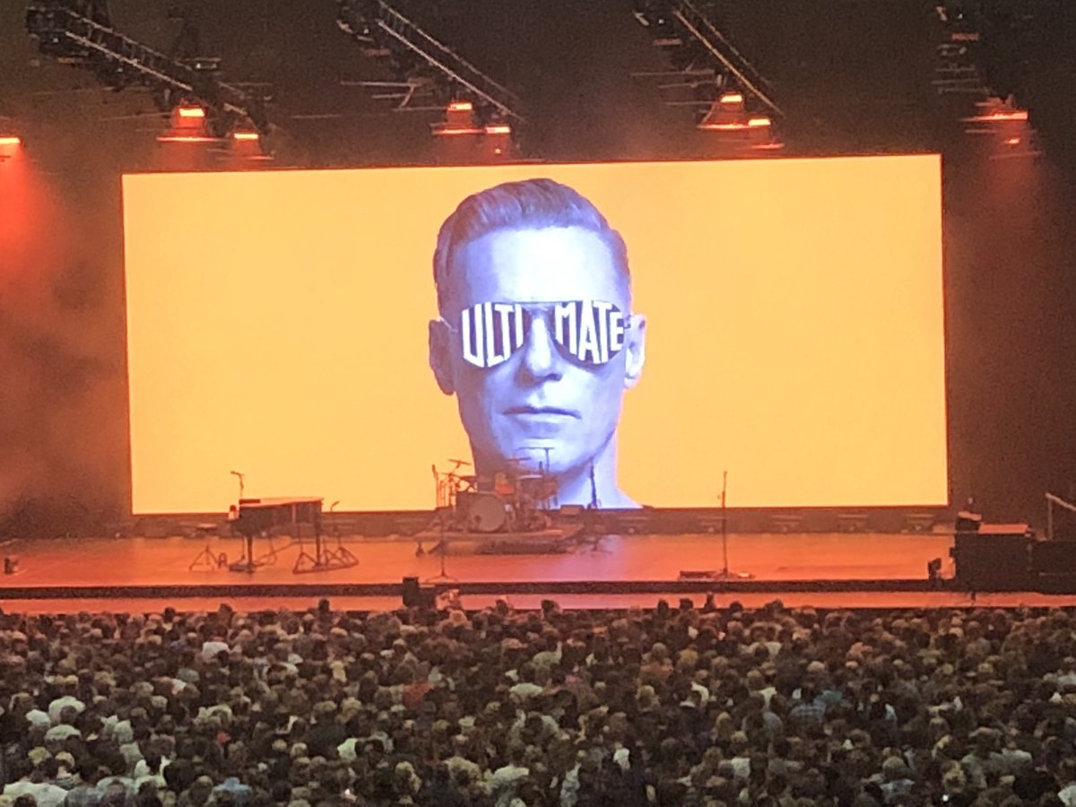 And now for Bryan Adams !!!!! Wicked. I’ve a fan for 30 years i think. !!!