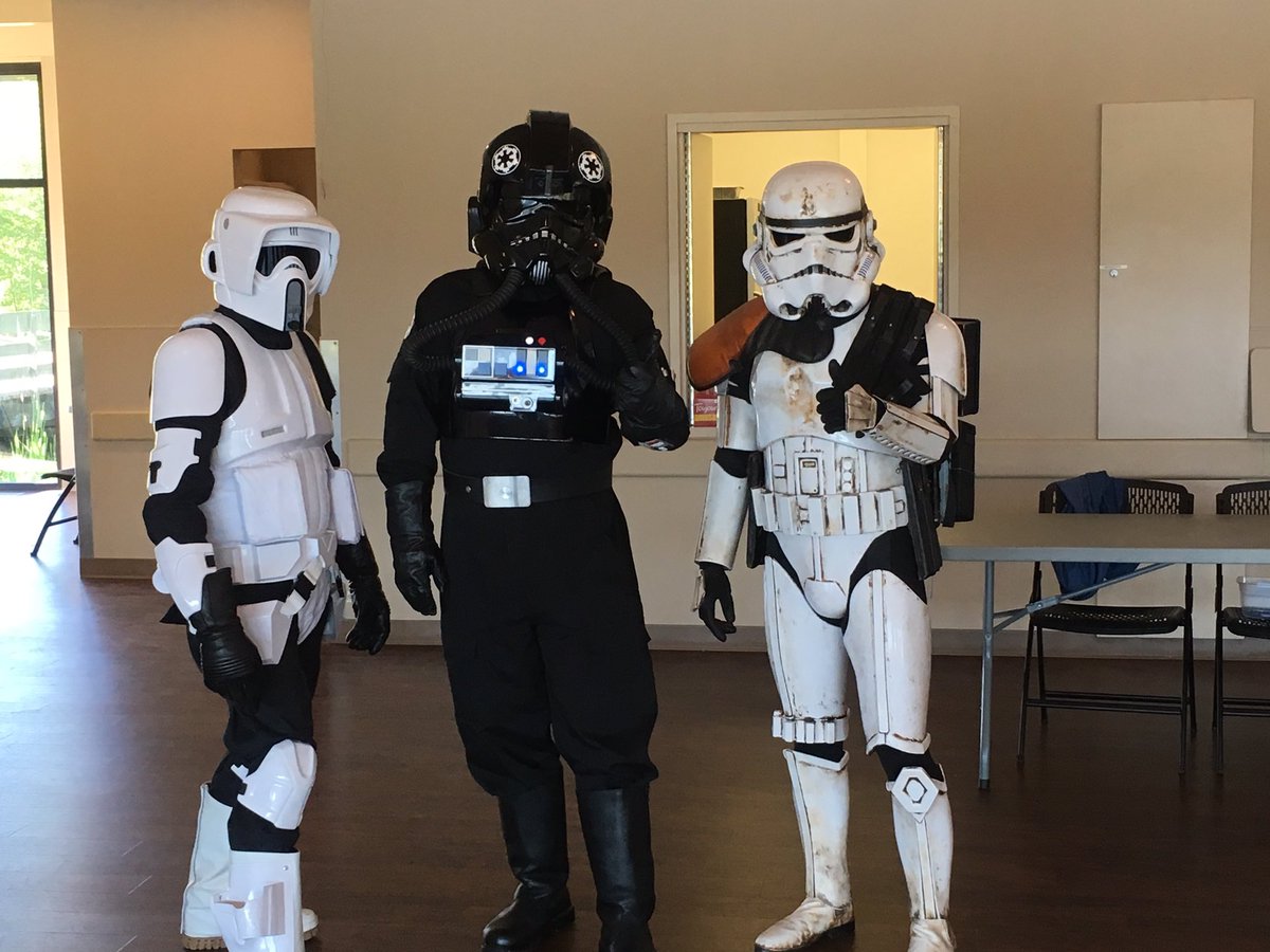 DadsDayWalkRun's tweet photo. Lots of activities for kids at the @RaymondJamesCDN #FathersDayRunWalk for @ProstateCancrBC - a wonderful way to spend the day as a family to raise funds to support #Prostatecancer in BC https://t.co/mPzbZnGX1J