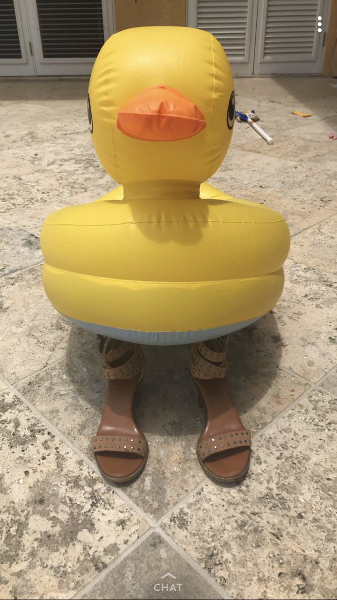 hayeahh's tweet photo. When you lose your shoes and wake up to snaps that your friends found them ... https://t.co/8VCIQwKbn7