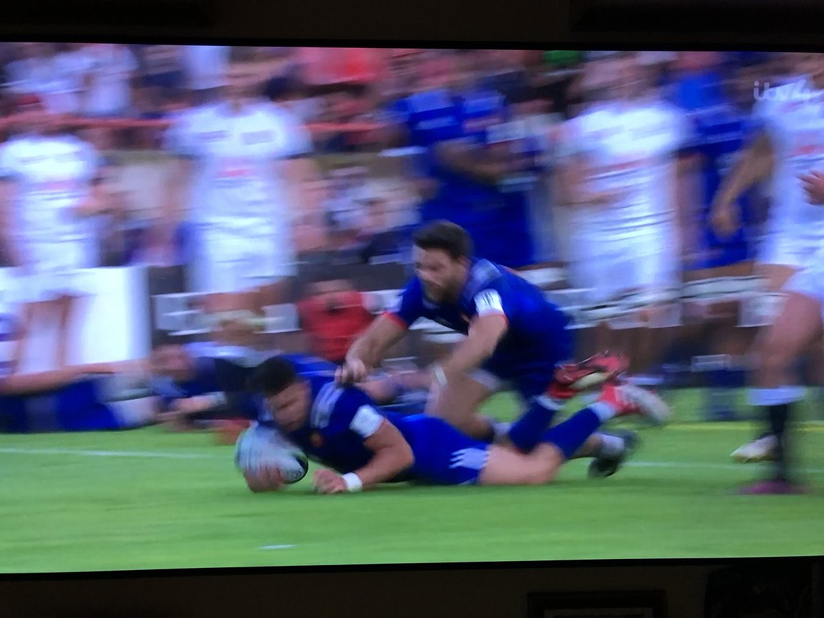 veroniquelandew's tweet photo. What a game!!!!! That was the winning try!!! @JonnyRothfield @michelrouxjr @FFRugby #FRAANG !!! 33-18 .So much physicality!!! #Backtomemory lane @brianmoore666 https://t.co/cjaazDChOS