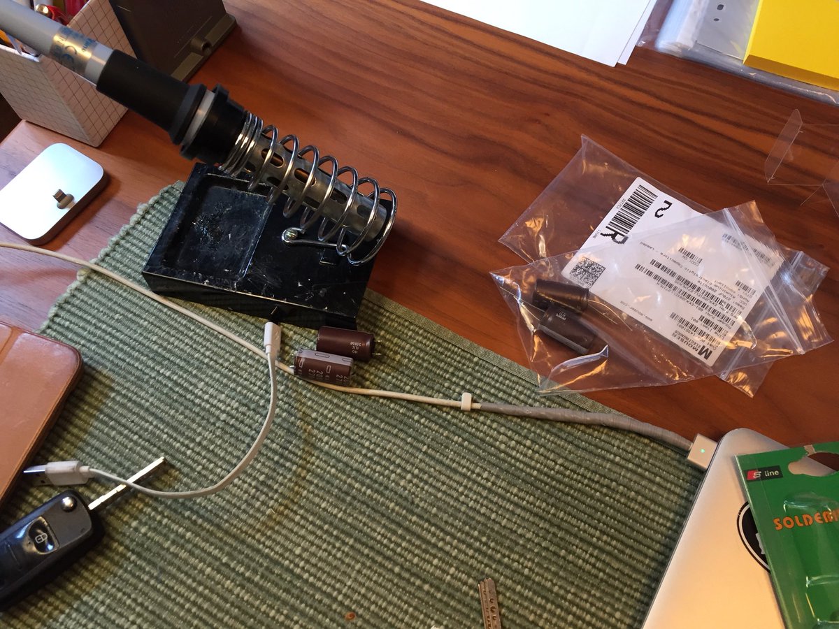 Amerikadan alıp 220V ile yaktığım printer ımı sonunda tamir edebildim. Tek sorunu patlayan bir kondansatörmüş. 110V çevirici de aldım tabi.