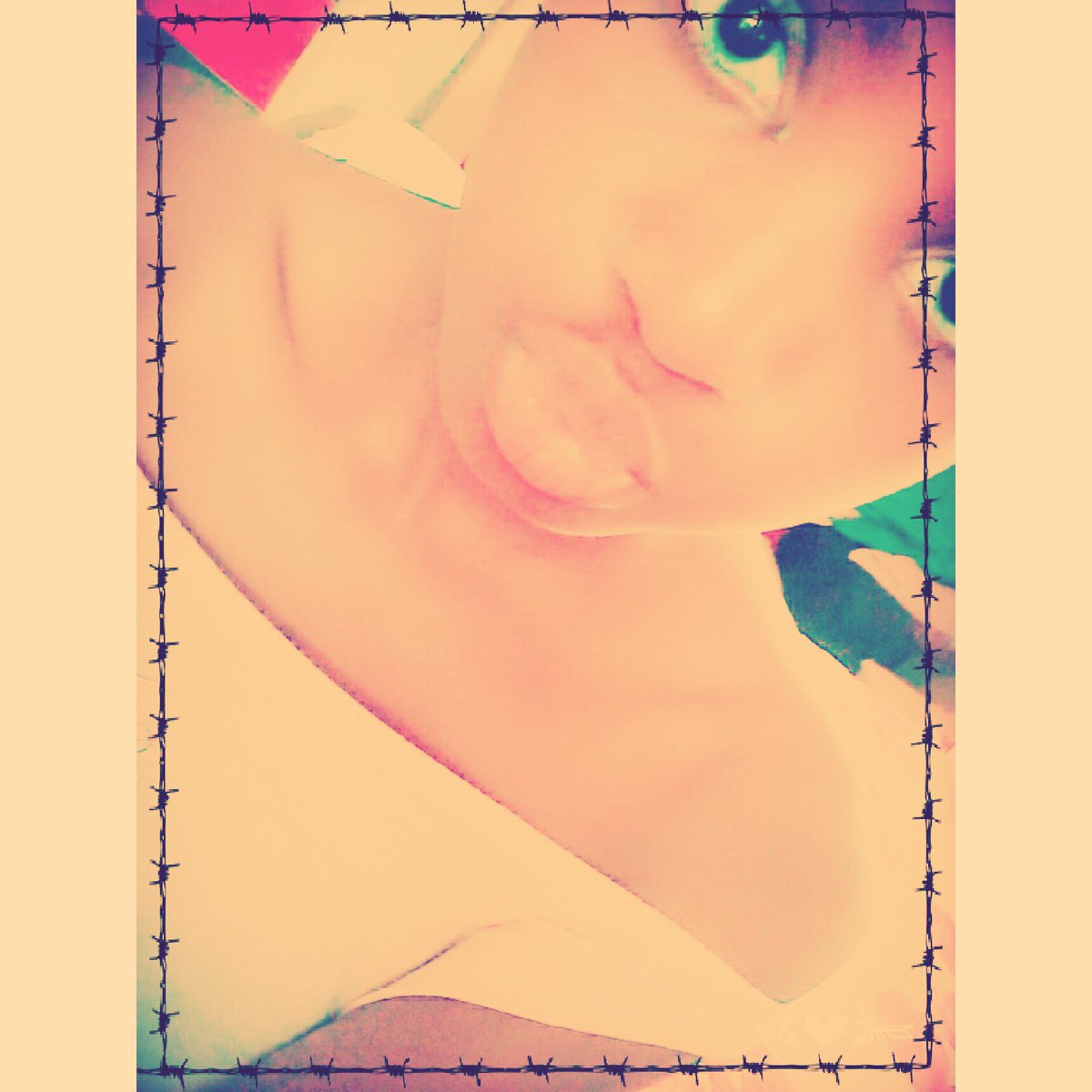 CndPea's tweet photo. #2000sDropYourPic
#PoutingChallenge 💋💋 https://t.co/bNZ05SH9Ii