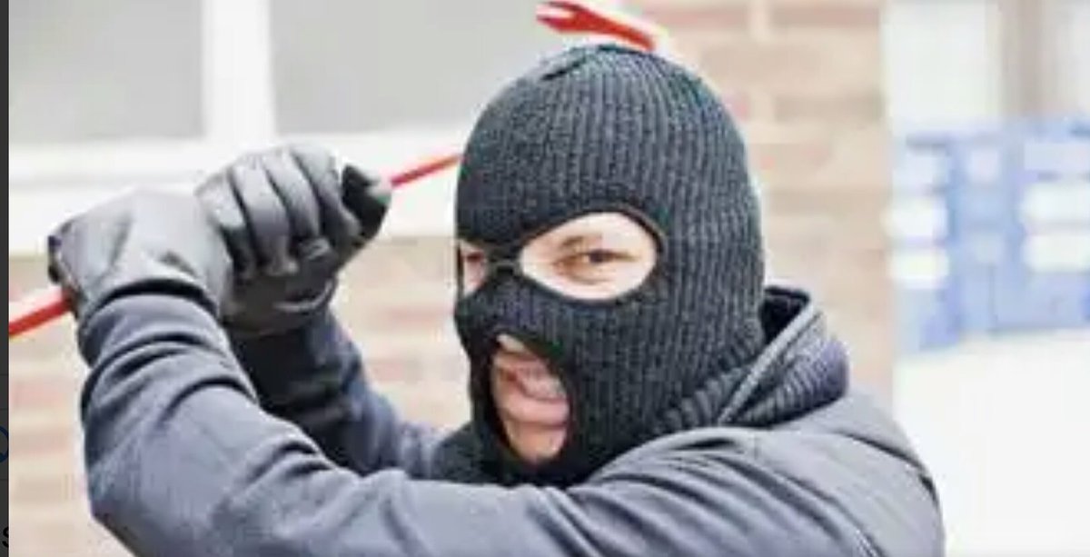 PereForcada's tweet photo. La imagen de la Izquierda, lo que se ve por las calles de Cataluña, gente con lazos amarillos
La imagen de la derecha, lo que ve @inesarrimadas. Gente violenta provocando
#MatrixC's https://t.co/6L4YZfJtsl