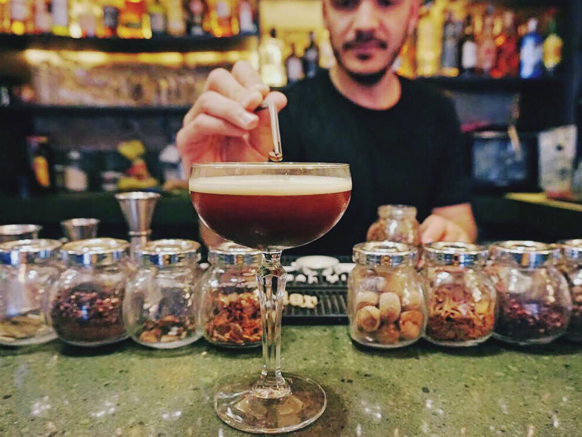 Perfect end to Sunday @elephantabcn
🐘❤️🍸
•
•
•
#elephanta #elephantejant #sunday #espressomartini #cafe #coctel #gintonic #ginandtonic #barcelona #cocktail #viladegràcia #barman #bartender #cocktailbar #officialbarcelonaapp #cocktailsbarcelona #drinkstagram #barcelonabar