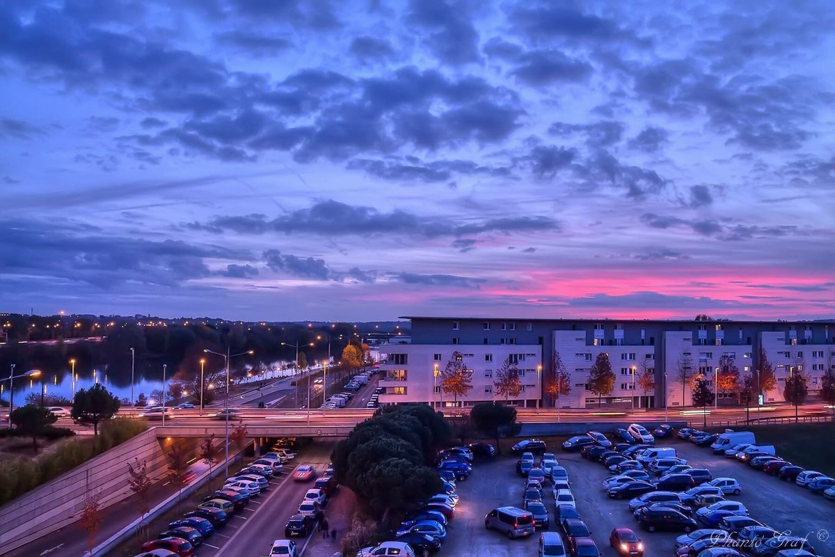 TuViensdAngers's tweet photo. 🌃 Sélection du soir. Savez-vous à quel endroit cette photo a été prise ? 
📷 : antho049 (Instagram)
https://t.co/9e92xMr8Dn

#sunset #coucherdesoleil #angers https://t.co/DqZg7WlICn