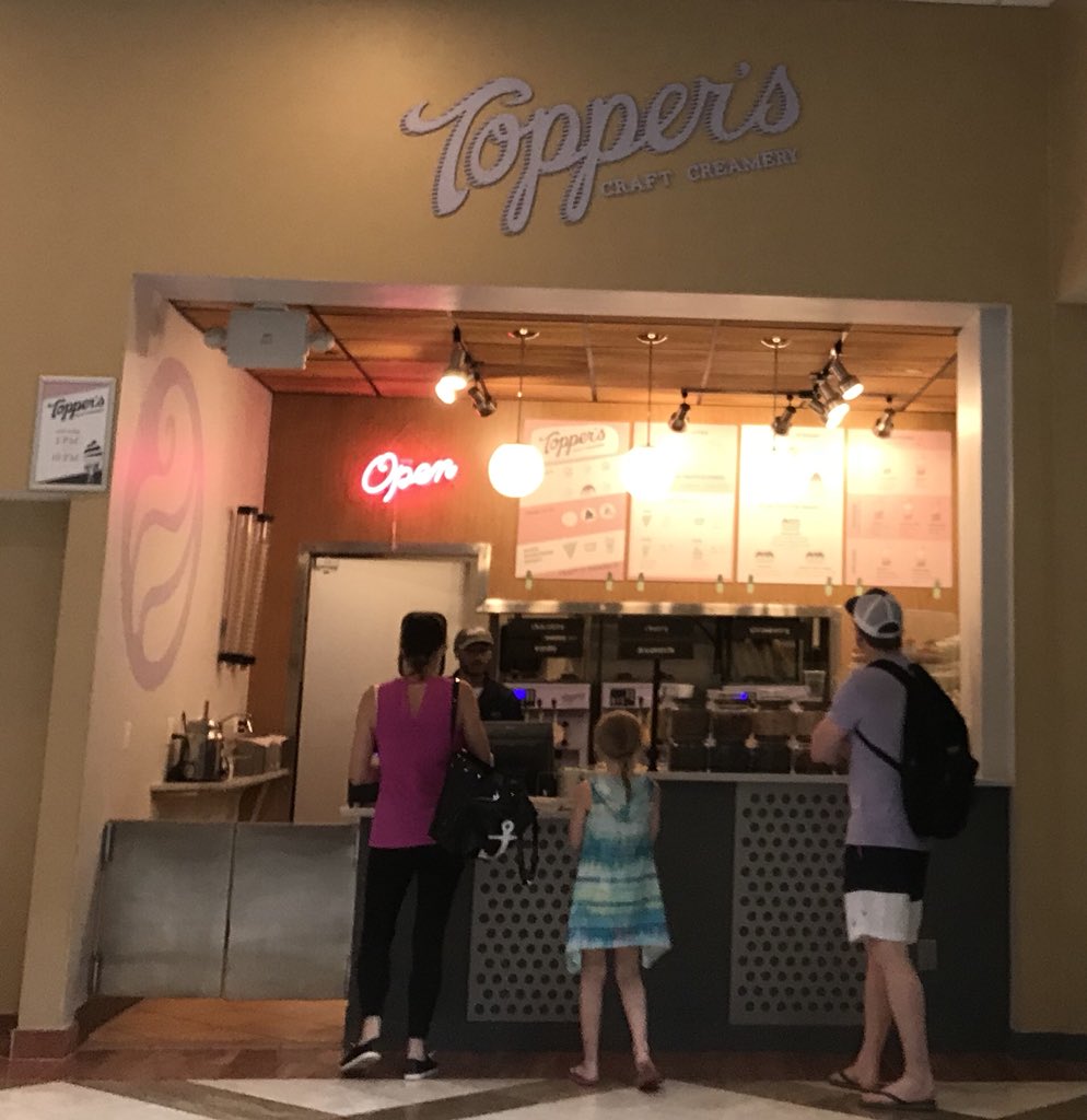 Leung__Wendy's tweet photo. Found Toppers in Orlando. 
Alas, it’s an ice cream store. https://t.co/uYYxmoPyT4