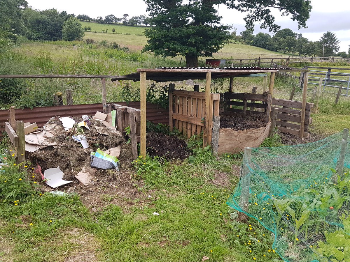 stephendukelow's tweet image. Upgraded composting area. #nodig #compost
