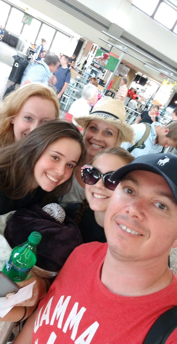 showmerob's tweet photo. Wheels up for San Diego #family vacation @spicypickles1 @mommadickson @emily_d45 @zestycucumber21 https://t.co/wxb5gZQbv4