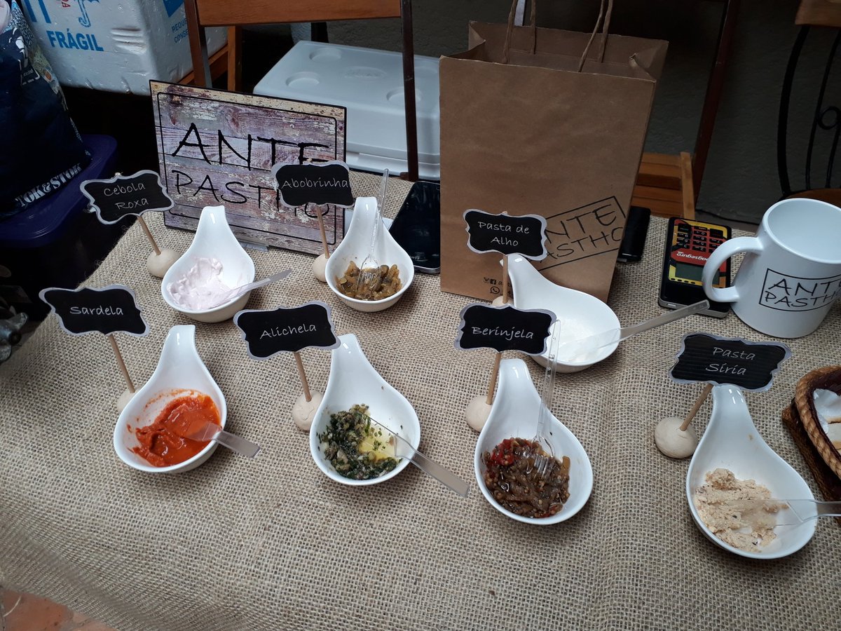 Centrospcity's tweet photo. 🧀🥖Feira de produtos artesanais na Queijaria Armazém do Mineiro! 
Um produto mais delicioso que o outro. Vontade de trazer todos para casa!  Geladeira pronta para a Copa do Mundo! #queijo #formaggio #cheese #pao #tatuape #omelhordocentrosp #sp #sanpaolo #saopaulo #brasil https://t.co/FFCJrecUD4