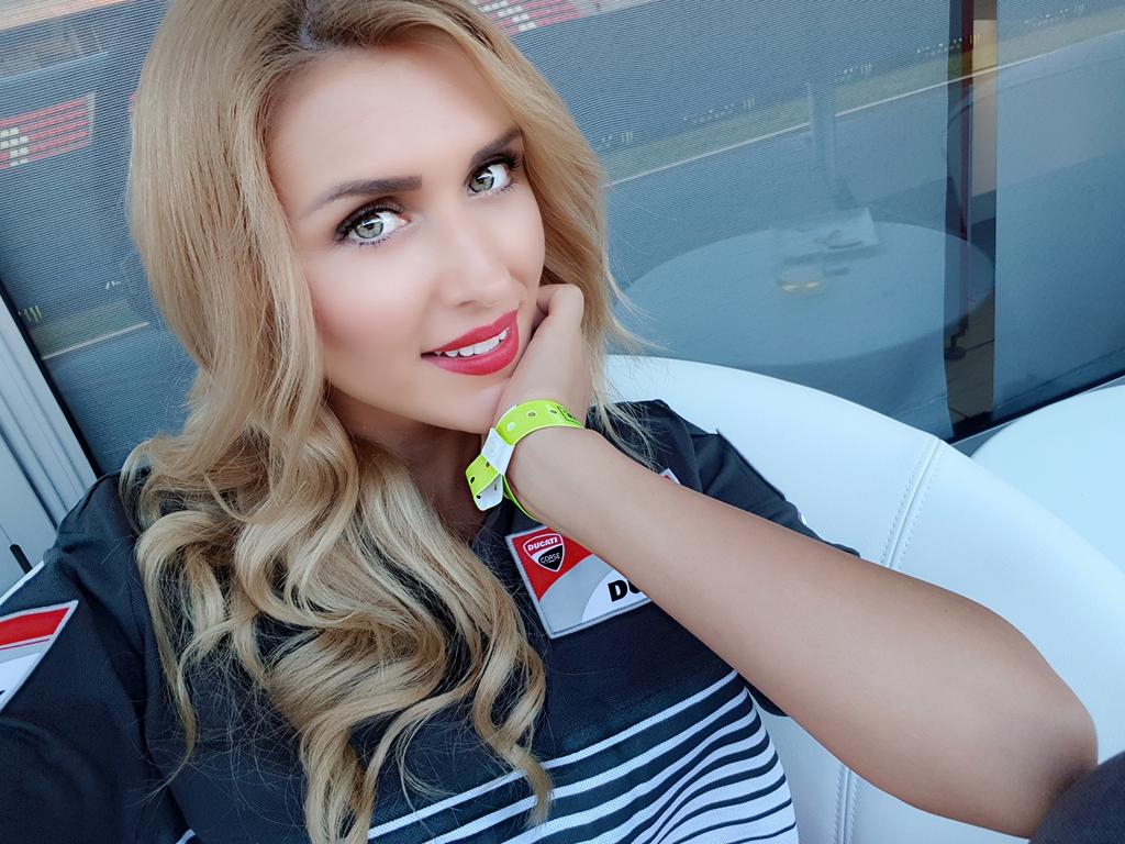 MonicaPopa7's tweet photo. El grande 👉 #jorgelorenzo#ducati#motogp2018#work#enhorabuena https://t.co/lrRMra64dA