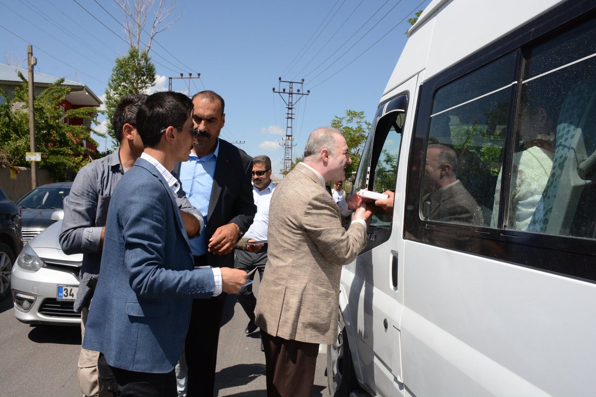 fevziozgokce's tweet photo. Muhabbet Şehri Van’da Aziz,Vefalı ve Kadirşinas Halkımızla Bayramlaşmaya Edremit’te devam ediyoruz. #muhabbet ve #uhuvvet içinde kucaklaşarak saatlerce #musafaha yaparak çifte bayramı halkımızla birlikte huzur içinde bayramlaşmaya devam ediyoruz
#VakitVANVakti
#TürkiyeŞahlanıyor https://t.co/uA09ZeSZ8j