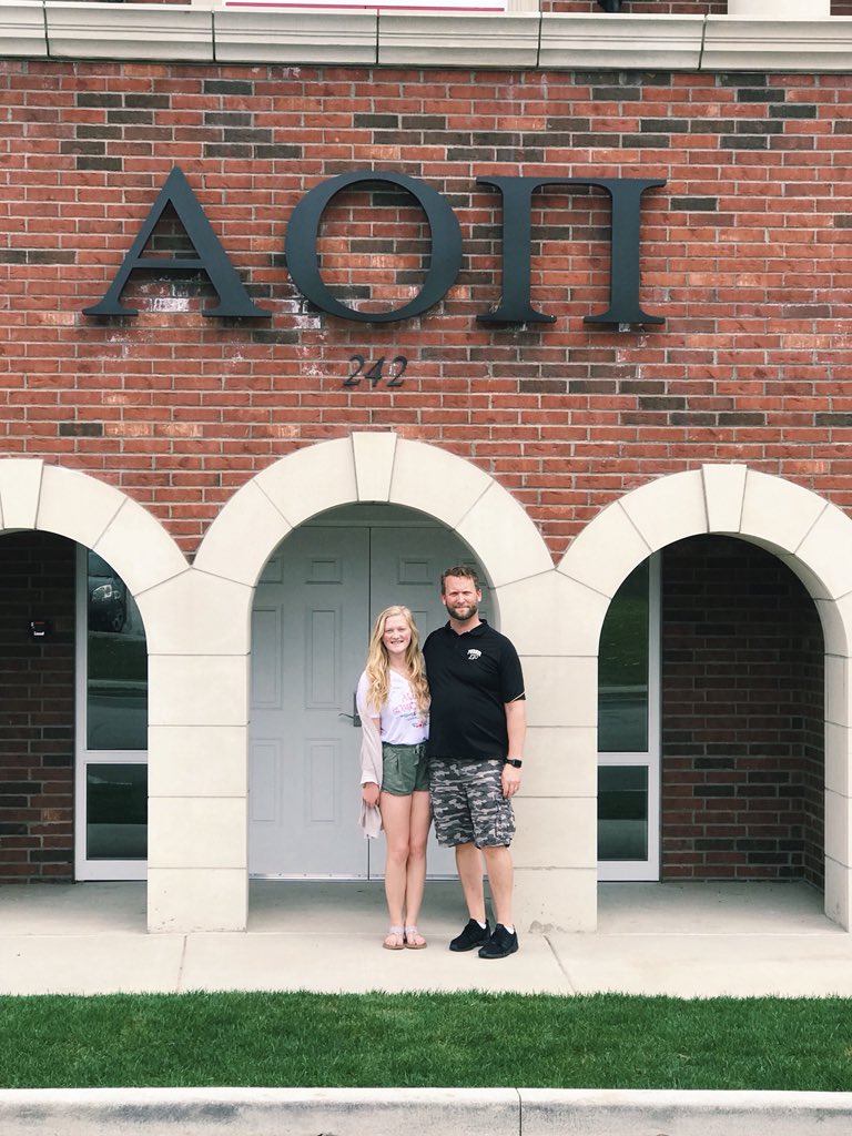 ✰ The best kind of fathers raise AOII daughters ✰
Thank you to all of our fathers and father figures for shaping us into the women we have become ❣️