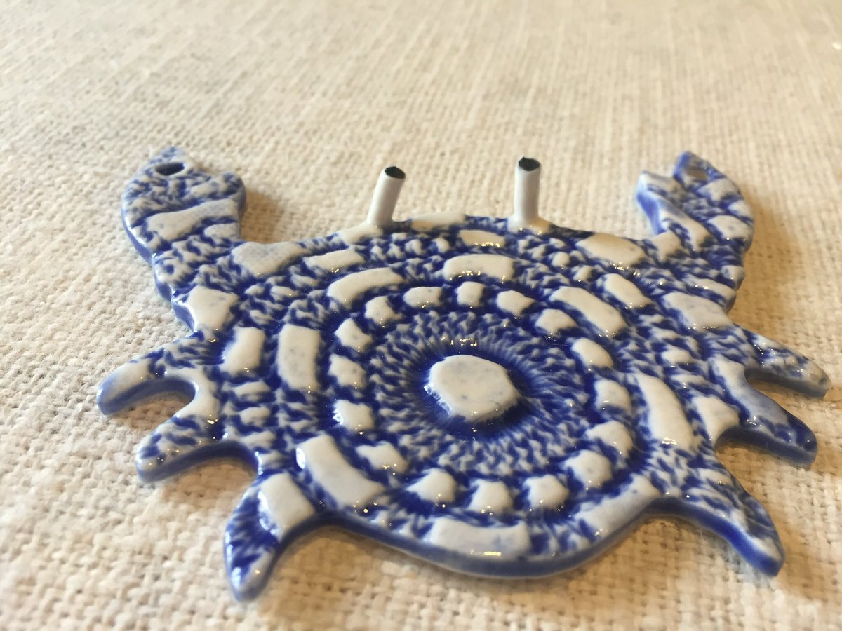 am_pottery's tweet photo. Beady-eyed crabs coming to #dartmouth Arts and Crafts Weekend next Sat and Sun - come and say hello if you’re in the area #devon #dartmouth #ceramics #handmade https://t.co/eRWCFhN6Vc