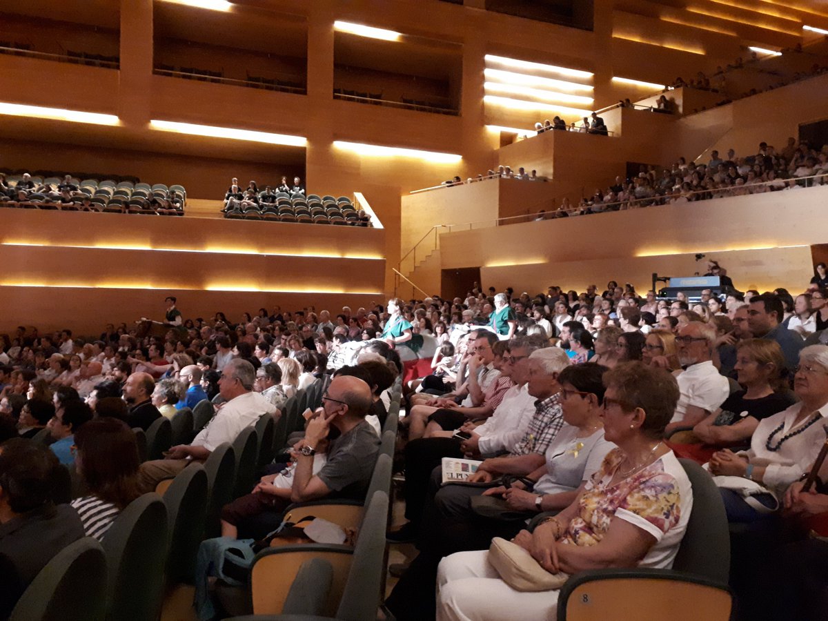 Lo7mw28UMsz75S4's tweet image. Aquest mati els Bouets i la Vaqueta del Raval, han fet presencia a la celebració dels 25 anys de la Escola de Músics del Raval. Moltes felicitats i que en feu moltíssims.
