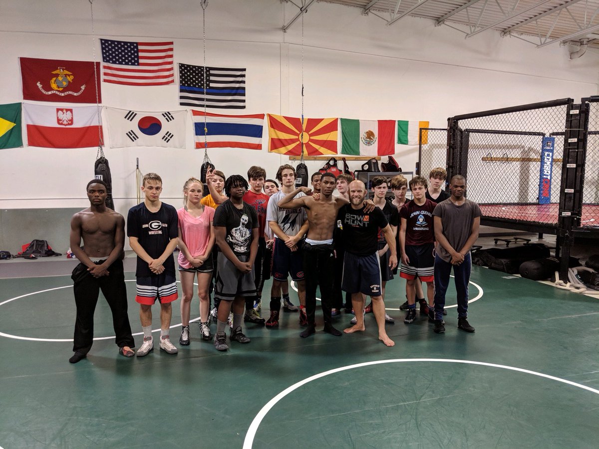 JustinJaynesMMA's tweet photo. Thank you John Glen High School and Fury Wrestling for bringing me in to do a seminar! Where’s @daroncruickshank @jzerebiny @ajh171 ???  #jaynestrained #xtremecouture #wrestling #frontheadlock #champ #training https://t.co/nVf7WyosdA