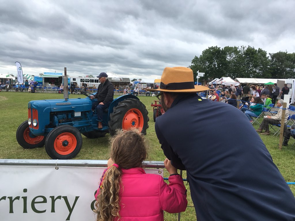 No1EstateBoss's tweet photo. Daddy and Daughter inspecting the #rustbuckets (her words!) at the @3countiesshows such a lovely day out https://t.co/xXGQLTOuhY