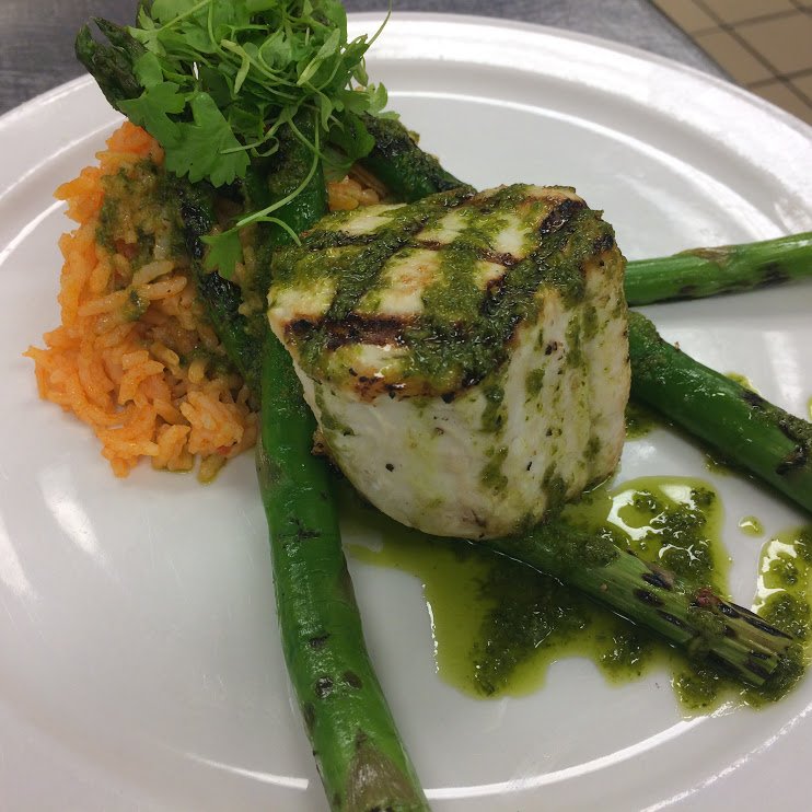 Sun_Singer's tweet photo. Happy Father's Day!!  Sun Singer is here for your last minute Father's Day needs.  We are also featuring Oysters on the 1/2 Shell and Grilled Swordfish tonight.  #cu4dinner #chambana #eatsunsinger #drinksunsinger #eatlocal #drinklocal #eatcu #oysters https://t.co/66ybaAKaJ4