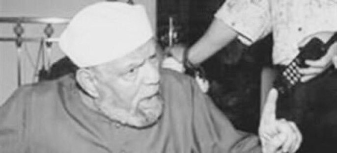لكي تعيش بكرامة
باب غير باب ربك
لا يستحق أن يطرق أكثر من مرة.

- محمد الشعراوي