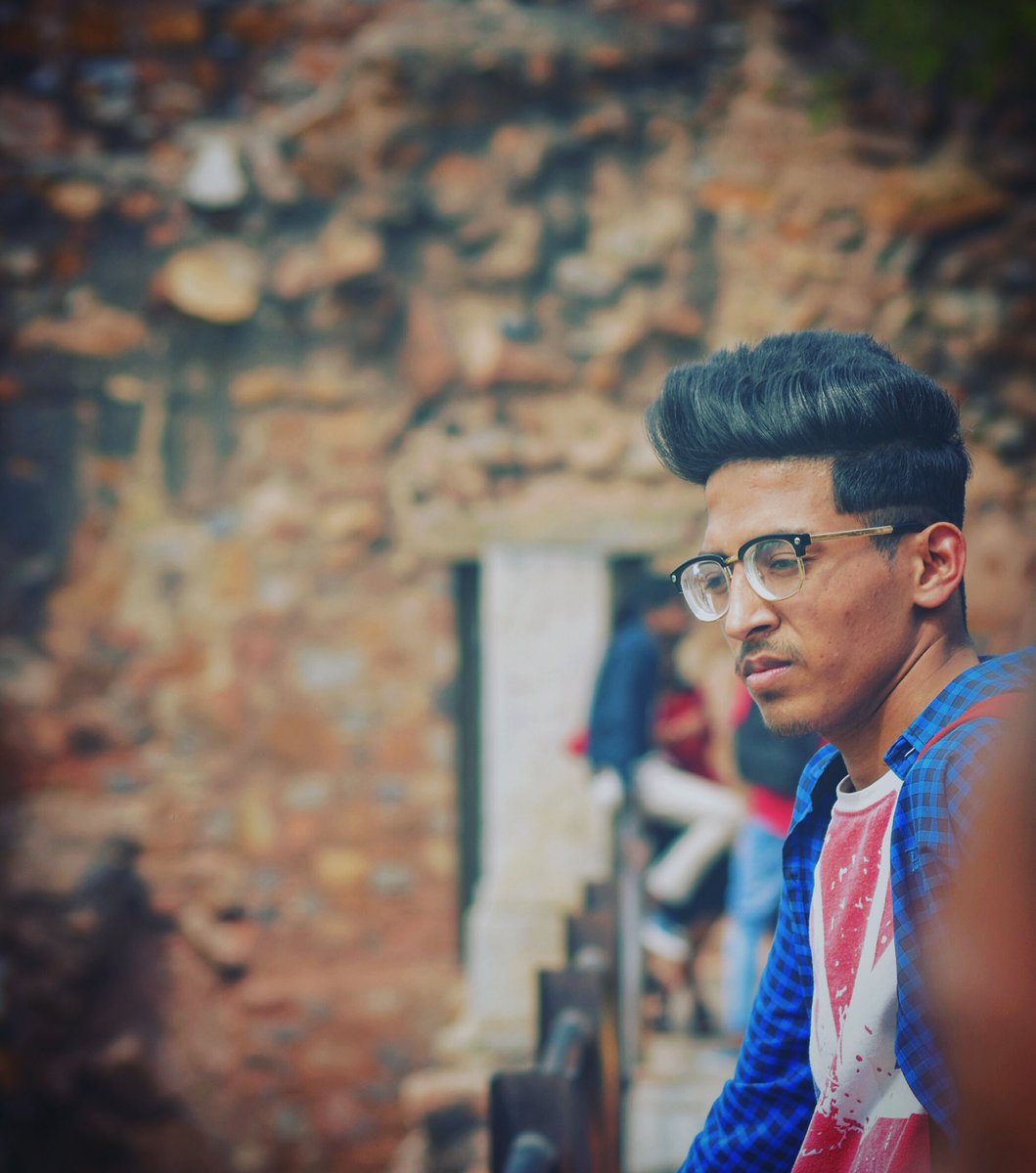 vkb18_vav's tweet photo. #3300_post #insta
Every next level of your life will demand a different version of you.
- #vaibhavbhatnagar @vkb.18 #15_mar_2k17 #wednesday #1pm #focus #busy #shoot #sometimes #instagram #2k178 vav #avkbf18 #vkbfilms #labelvb #vb24 #vkbsquad #vbsquad #Vaibhav #vb #photo_vlog https://t.co/sCl93J6pdO