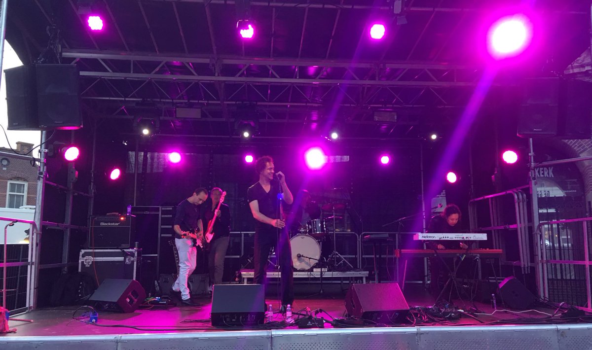 Tribute aan <a href="/DavidBowieReal/">David Bowie Official</a> het gebeurd hier allemaal op het <a href="/KerkpleinHoorn/">Kerkplein (Hoorn)</a> met #Teamtrots! 

#hsf18 #HOORN