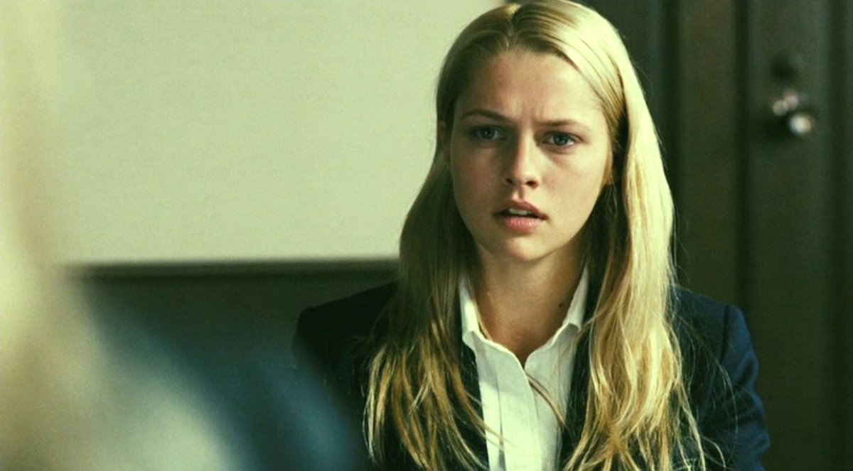 PURGA_tv's tweet photo. El primer film de The Grudge (2004) omitió la trama de las estudiantes entrando en la casa maldita que aparece en Ju:On (2002). Por eso, en The Grudge 2 (2006), retomaron a esos personajes y los adaptaron a esta nueva historia. https://t.co/kwOqnwOmlT