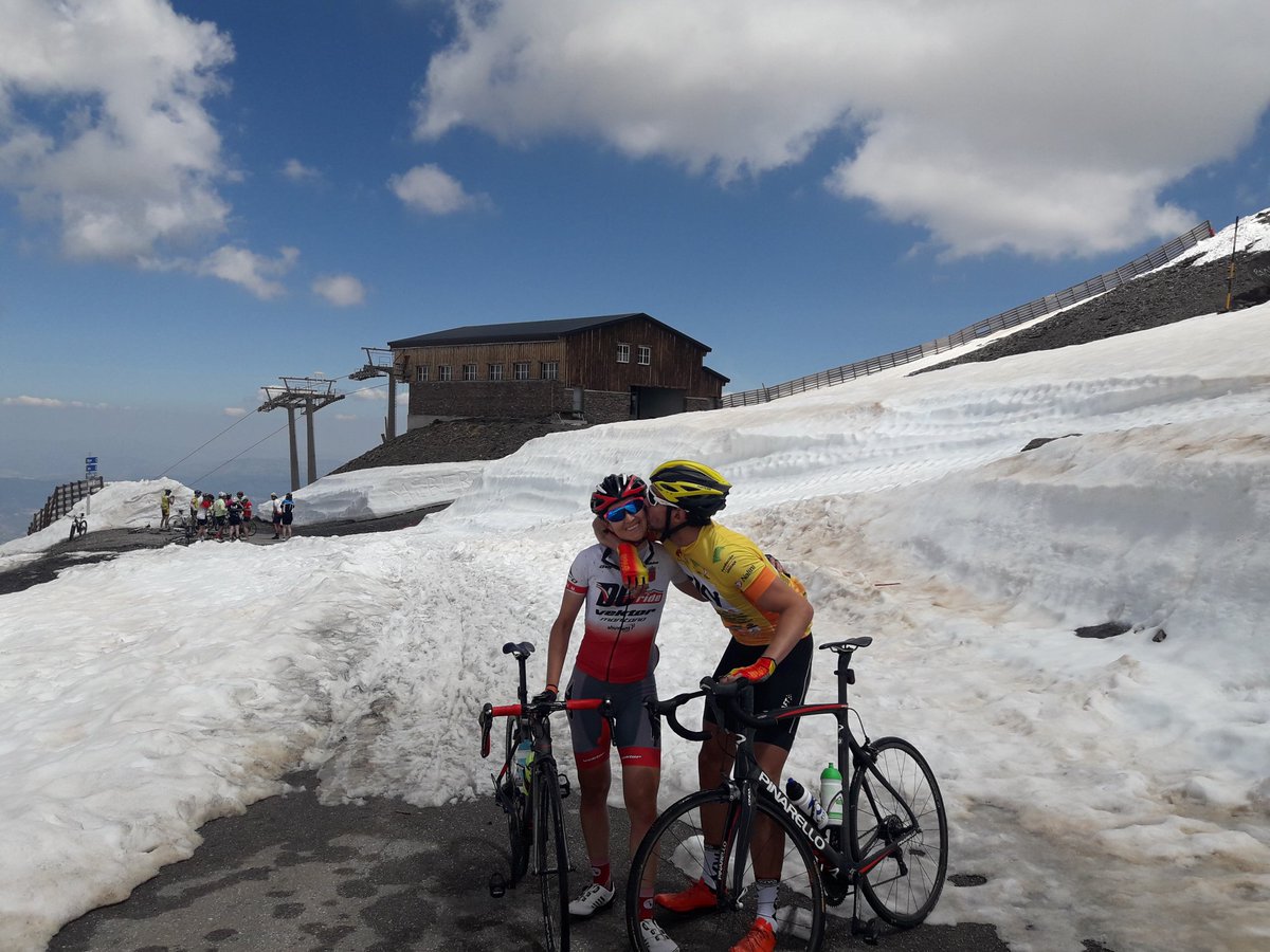 belencycling's tweet photo. La suerte que tenemos de contar en Andalucía con un paraíso como Sierra Nevada. Despejando la mente para el examen de oposiciones.
@DeporteAND @TurismoDeporAND   #DCRide #NRCglasses #VektorBikes #ciclismo #ciclismofemenino https://t.co/td1IjPmjdh
