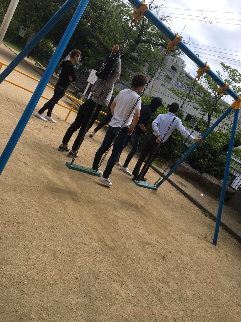 Yasu_0218_'s tweet photo. 地震で電車動かんから、なんか集まった
はらじに2時間以上おんねんけどもー笑 https://t.co/OPjGi6h91s